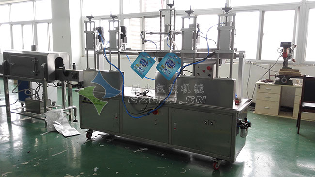 沙司番茄醬包裝機(jī)(自立袋、吸嘴袋)整機(jī)展示